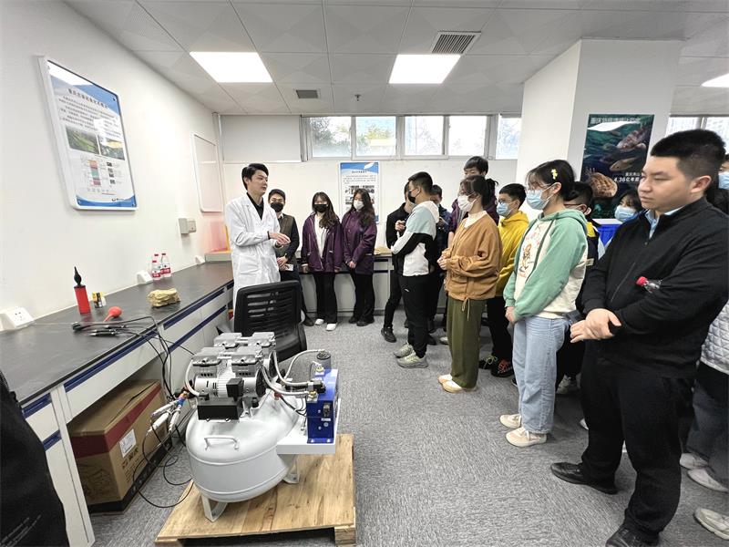 参观实验室 (1)_看图王(1).jpg 参观实验室 (1)_看图王(1).jpg